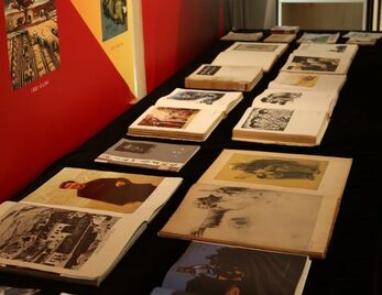 “烽火艺程——纪念延安文艺座谈会八十周年艺术文献展”在中国美术学院象山图书馆开幕